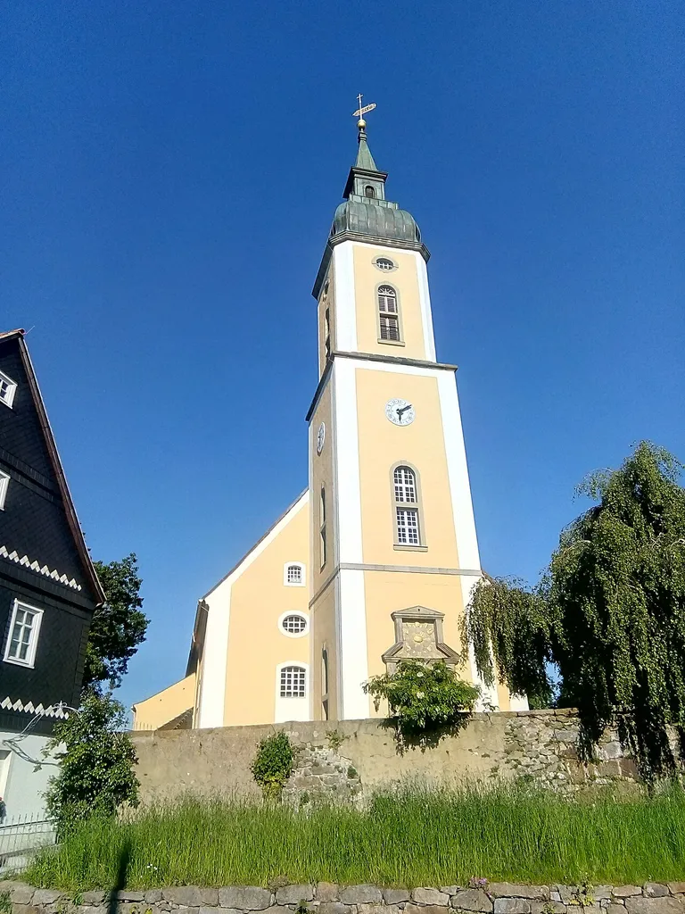 Kirche und Kirchhof Oberneukirch (Sachgesamtheit) Hauptstraße