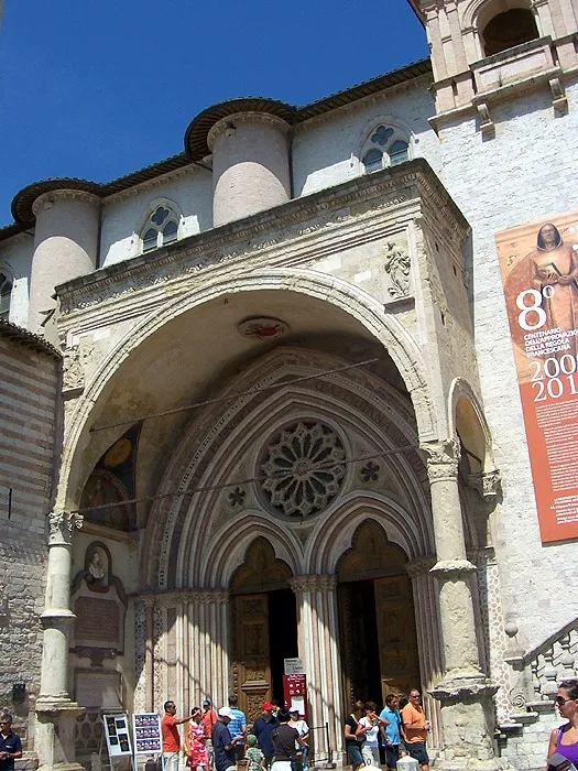 Assisi - Ingresso alla Basilica inferiore di S. Francesco