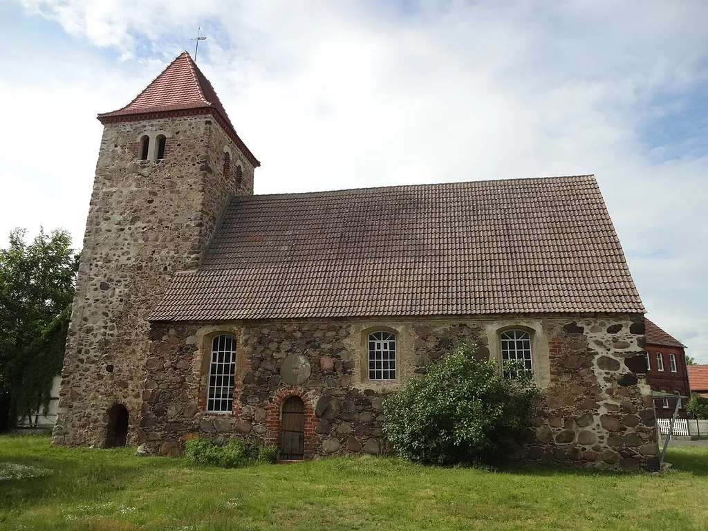 Dorfkirche Falkenhain in der Gemeinde Drahnsdorf
