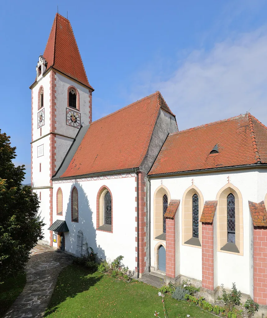 Ostansicht der röm.-kath. Pfarrkirche hl. Anna in der steirischen Marktgemeinde St. Marein im Mürztal.