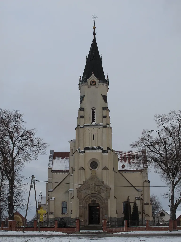 Trześń - kościół parafialny p.w. Świętej Rodziny (zabytek nr A-531 z 22.04.1991)