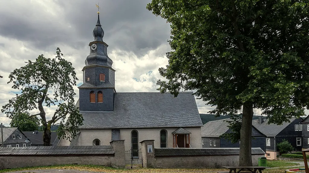 Schmiedebach Nr. 1 Kirche mit Ausstattung, Kirchhof mit Einfriedung