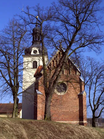 Kostel sv. Mikuláše v Čečovicích postavený jako farní, cihlový gotický kostel před koncem 14. století.