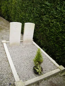 Aizecourt-le-Bas Churchyard, Commonwealth Plot