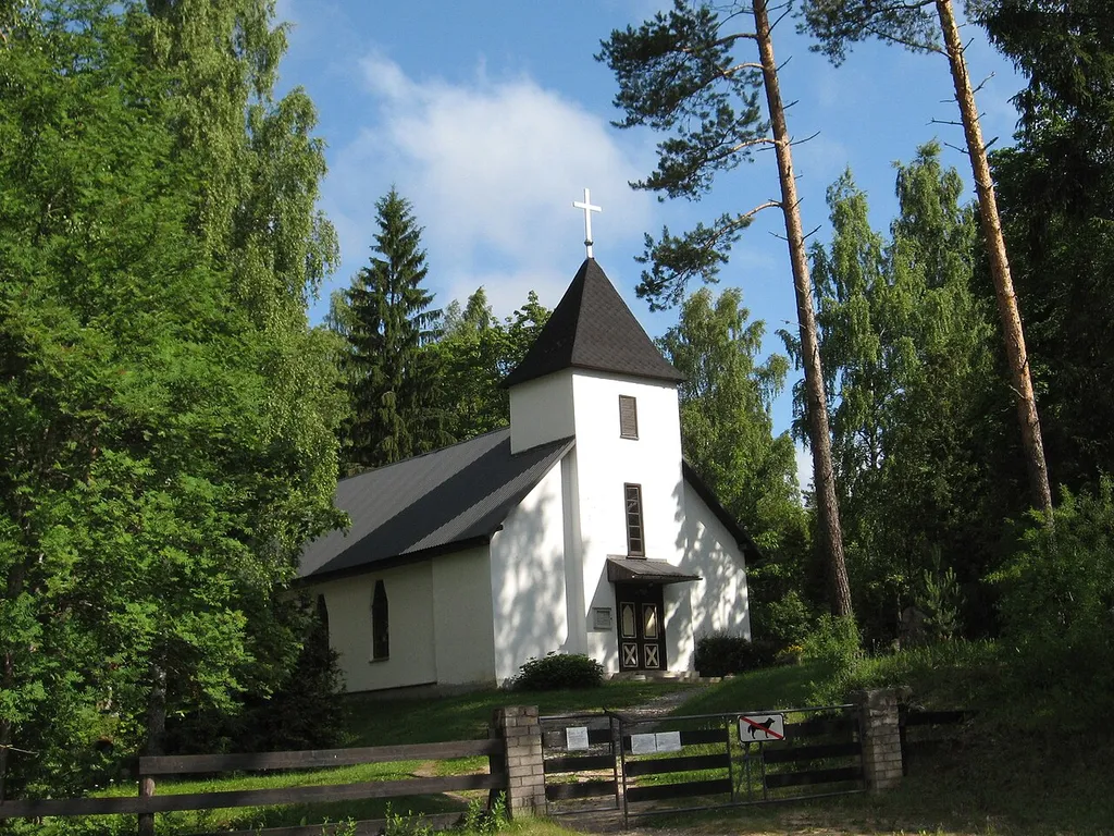 Vaade Aegviidu vana kalmistu sissepääsule