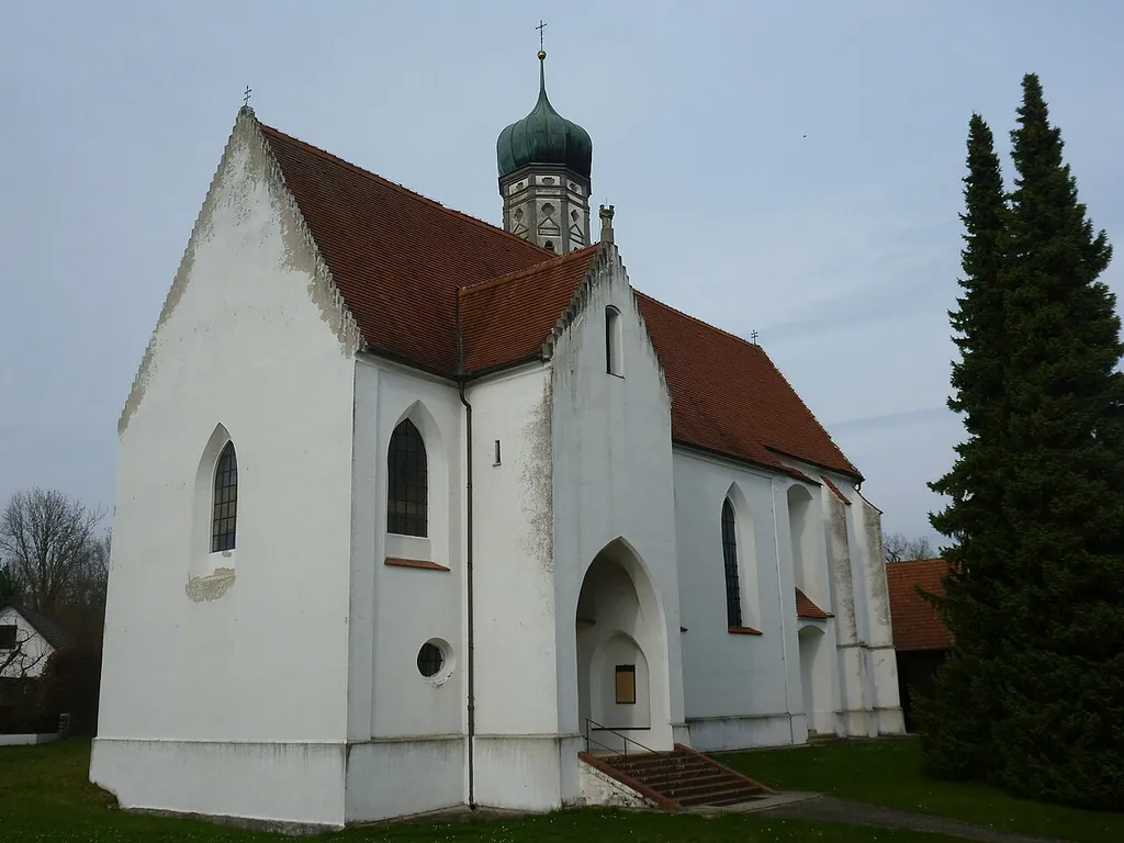 Katholische Filialkirche (Fuggerkirche) Unsere Liebe Frau Ehingen, spätgotische Anlage, 1490, 1591 und 1610 umgestaltet, nördliche Seitenkapelle um 1674, Turm um 1690; mit Ausstattung.