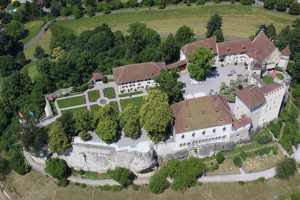 Schloss Lenzburg aus der Luft