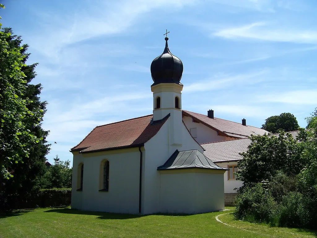 Straßkirchen, Haberkofen 5. Katholische Filialkirche St. Martin, 1. Hälfte 18. Jahrhundert; mit Ausstattung.
