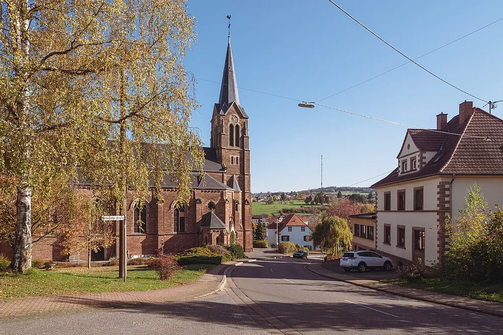 View on the Sacred-Heart-Church in Püttlingen-Köllerbach. In the background is the transmitter tower Riegelsberg-Schoksberg.