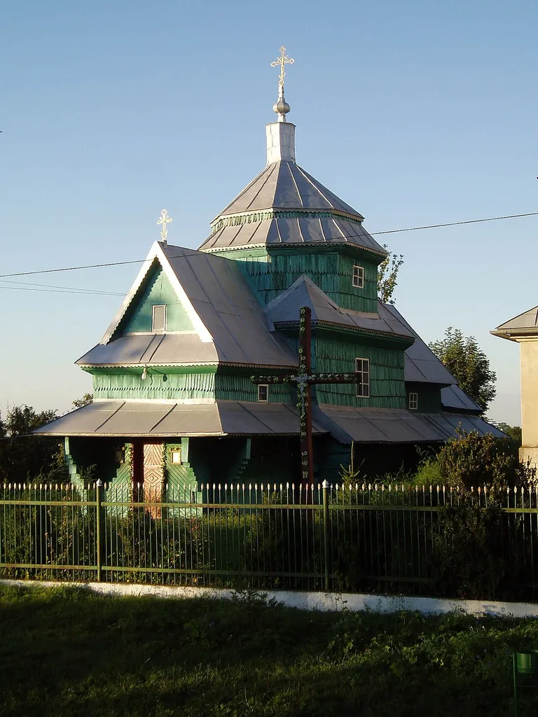 Церква святої Параскеви в селі Погорільці Золочівського району Львівської області.