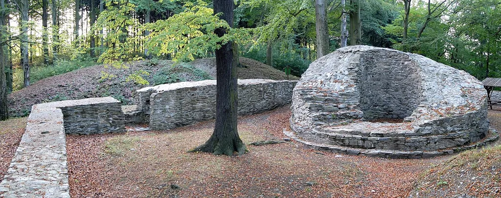 Ruine Isenburg mit Bergfried