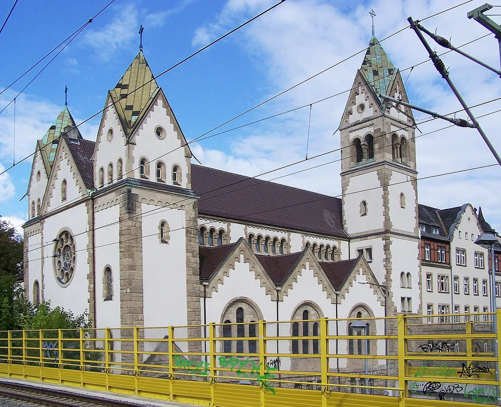 Kath. Pfarrkirche (Liebfrauenkirche) in Leipzig-Plagwitz (Karl-Heine-Straße 112 vom Bahnhof Plagwitz aus gesehen)