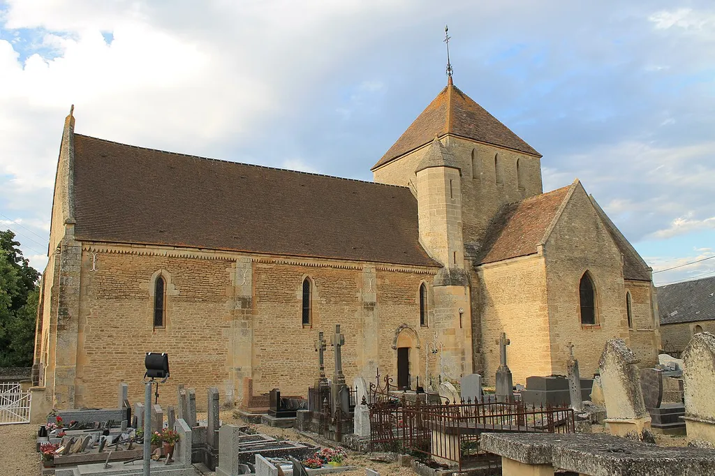 Façade sud de l'église Saint-Gervais de Percy-en-Auge (Calvados)