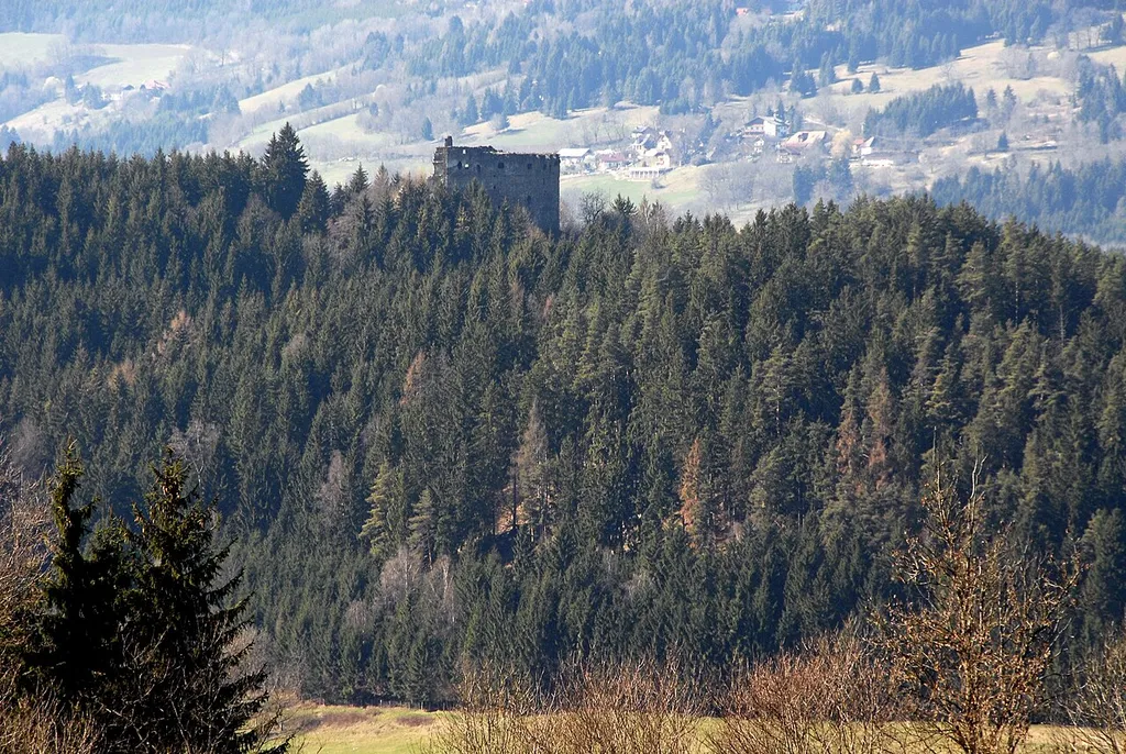 Castle ruin Hardegg in the community of Liebemfels, Carinthia, Austria This media shows the protected monument with ObjektID 34609 in Austria. (Commons, de, Wikidata)