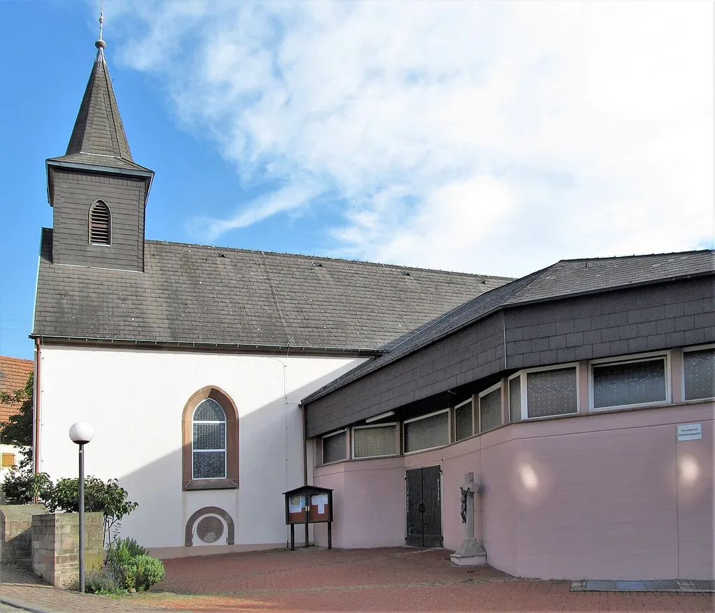 Katholische Kirche St. Maria Geburt in Höchen, einem Stadtteil von Bexbach, Saarland