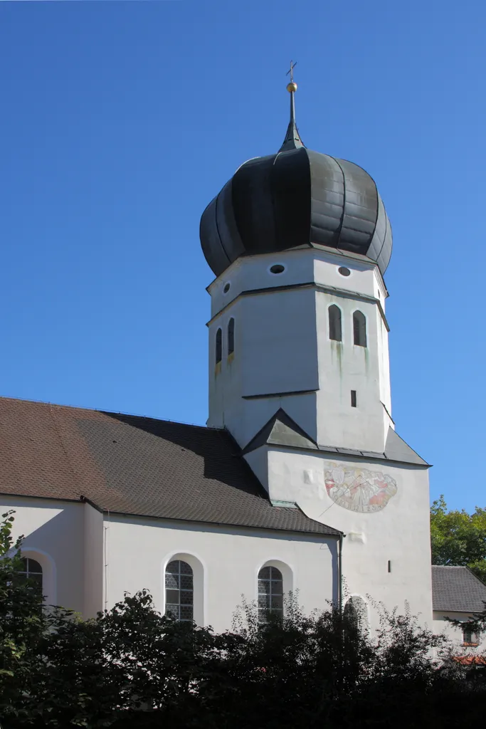 Kern 15. Jahrhundert, 1709 und 1911 vergrößert; mit Ausstattung.