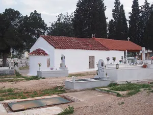 Church of Agioi Pantes, Vari