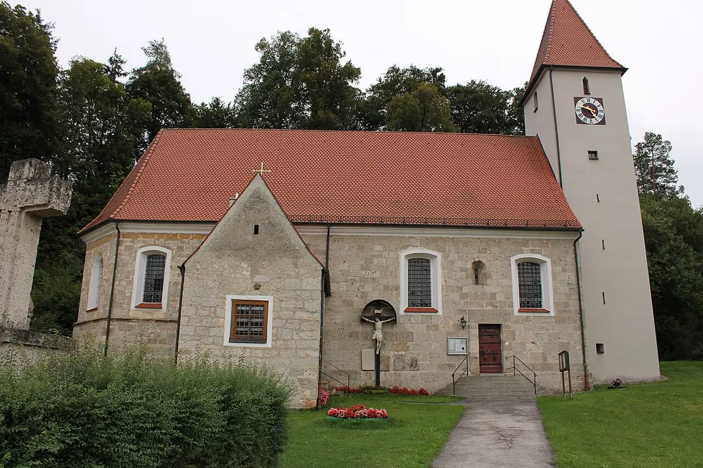 This is a photograph of an architectural monument.It is on the list of cultural monuments of Bayern, no. D-3-71-132-64.