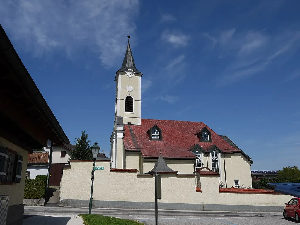 Kath. Pfarrkirche hl. Mauritius mit Friedhof