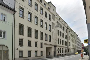 Barmherzige Schwestern, Kirche und Konvent