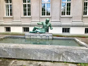 Fountain by Church Fluntern
