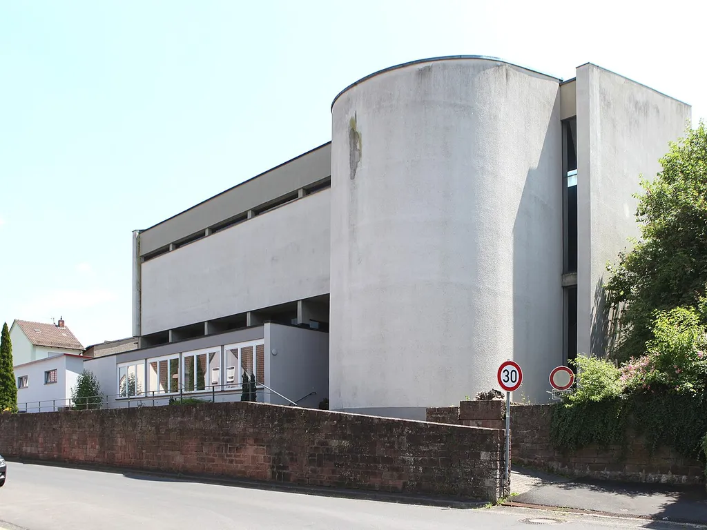 Katholische Pfarrkirche Mariä Himmelfahrt von 1968, in Wernfeld, Ot Gemünden am Main