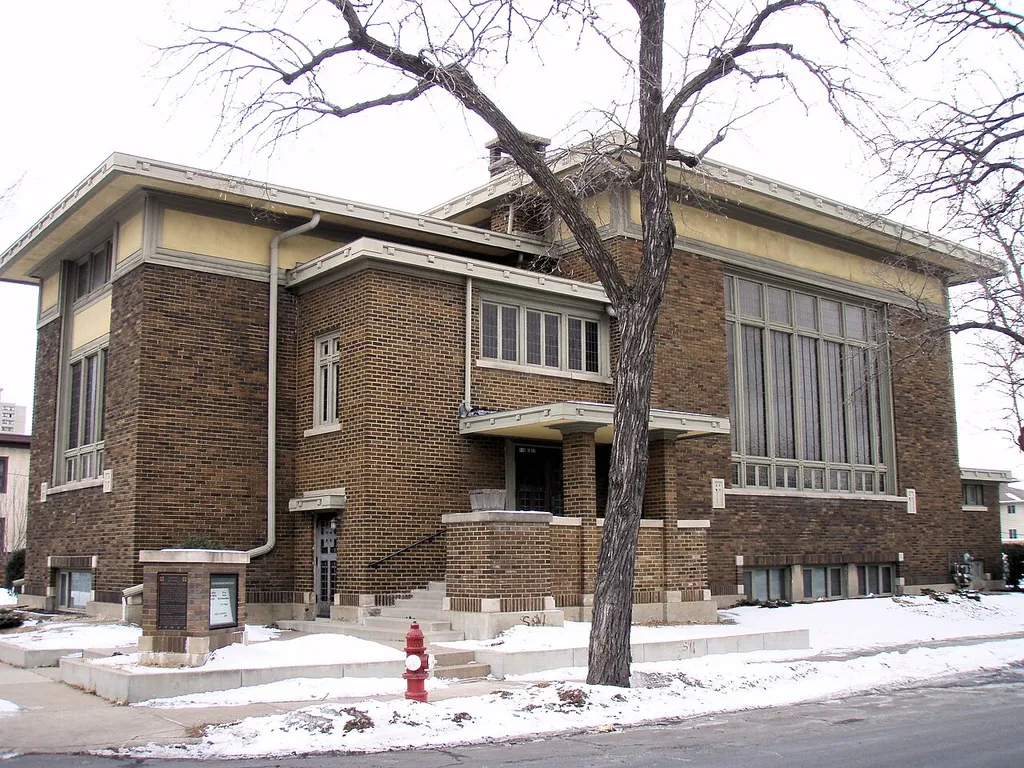 w:Stewart Memorial Presbyterian Church in Minneapolis, Minnesota.