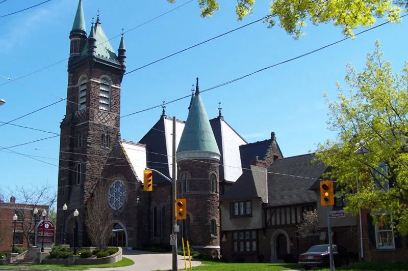 Taken by en:User:Trappy, April 2006. This is a photograph of St. Thomas Anglican Church on Ontario St. in St. Catharines, Ontario. I personally took this photo and release it to the public domain. Remove from en: