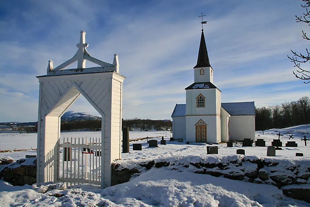 Holzkirche auf der norwegischen Insel Tranoey, Senja