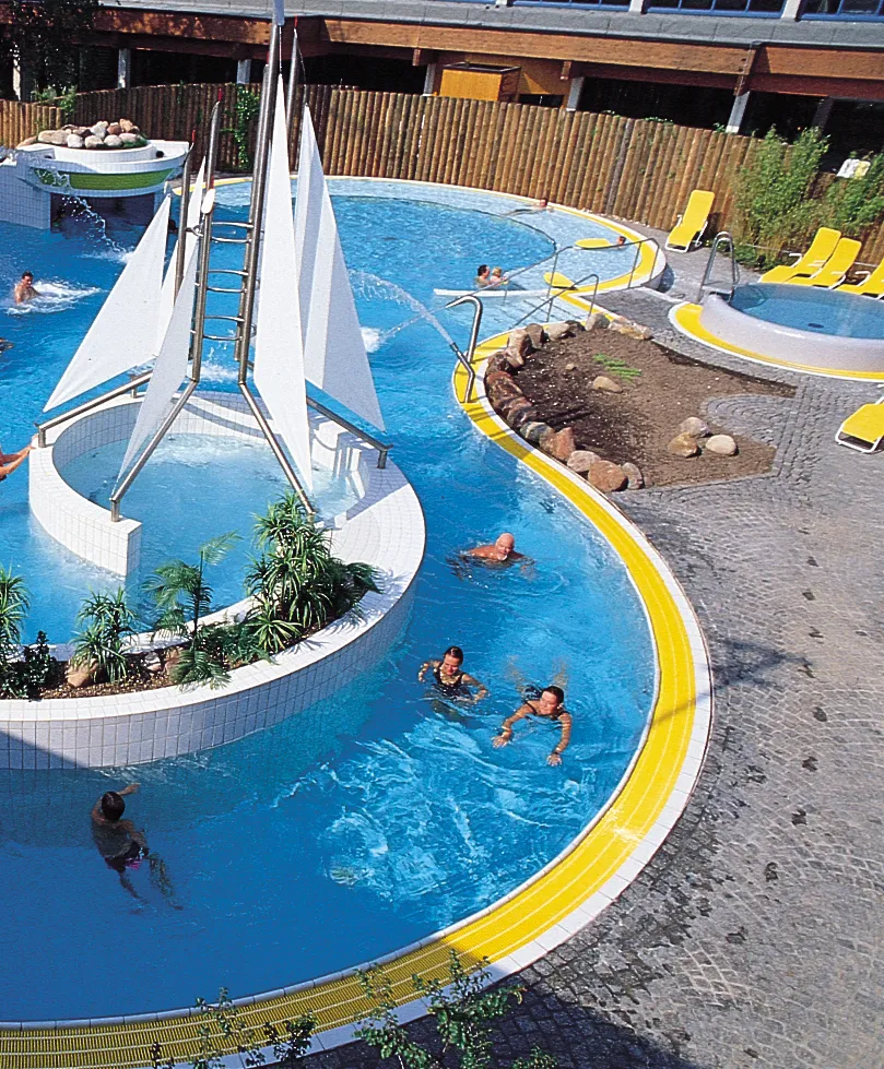 Outdoor pool in the Pool &amp; Spa Lüneburg salt