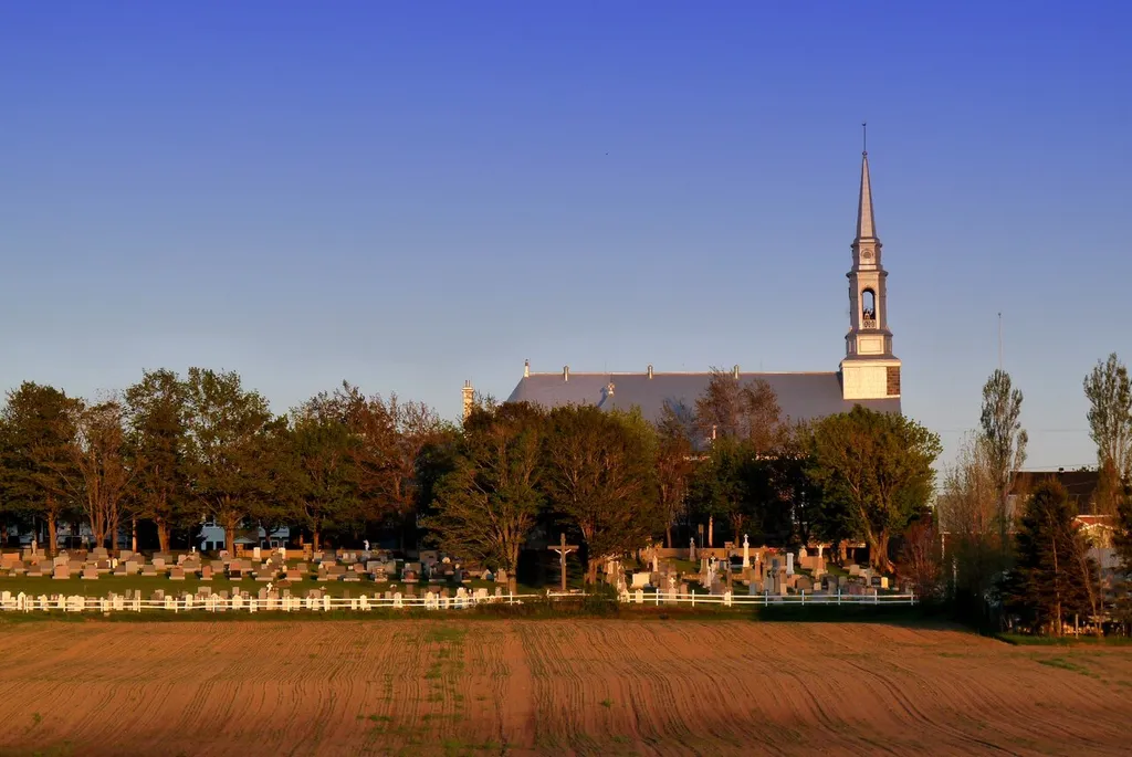 Vue de l'église de Saint-Arsène dans le Bas-Saint-Laurent, Québec, Canada