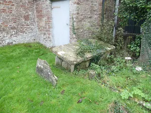 Unknown chest tomb in churchyard, one metre to north of chancel, Church of St Andrew