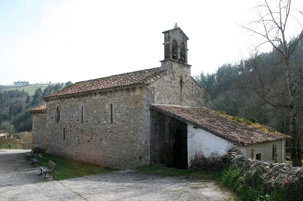 Iglesia de San Andrés, en la localidad de Valdebárzana concejo de Villaviciosa en AsturiasIglesia de San Andrés (Valdebárzana) - 01