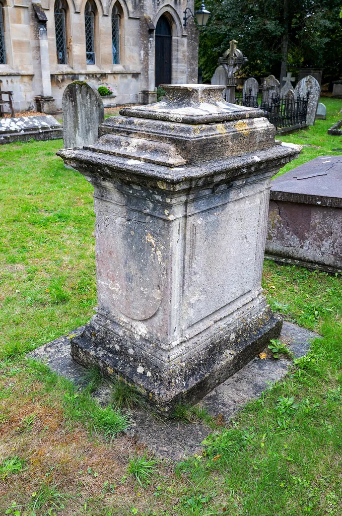 Tetbury: UNIDENTIFIED MEMORIAL, ABOUT 10 METRES SOUTH OF BAY 5 OF NAVE (FROM WEST), IN CHURCHYARD OF CHURCH OF ST MARY