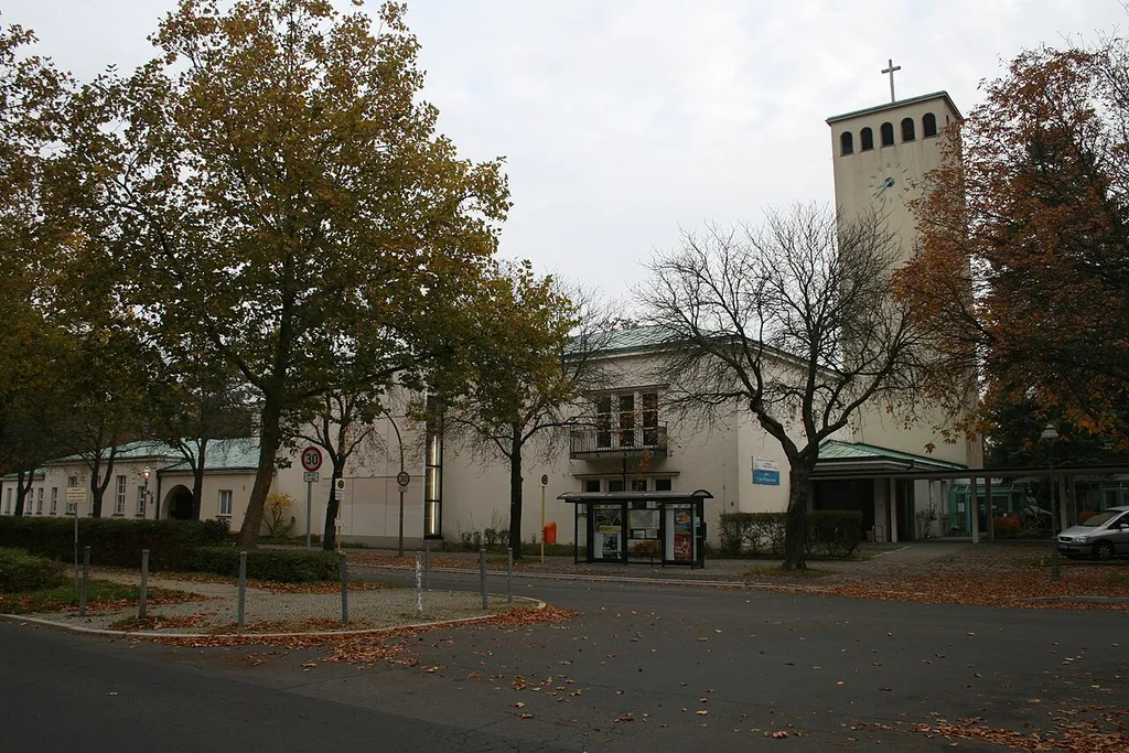Berlin-Spandau, Haselhorster Damm 54/58. Weihnachtskirche