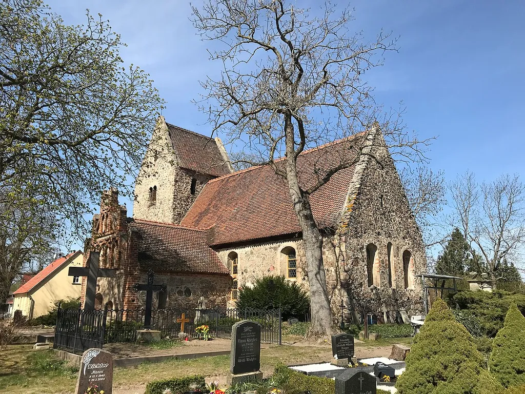 Die Dorfkirche Zaue ist eine spätromanische Feldsteinkirche in Zaue, einem Gemeindeteil von Ressen-Zaue der Gemeinde Schwielochsee im Landkreis Dahme-Spreewald. Im Innern hängt unter anderem ein Taufengel, den Tobias Mathias Beyermann im Jahr 1720 schuf.