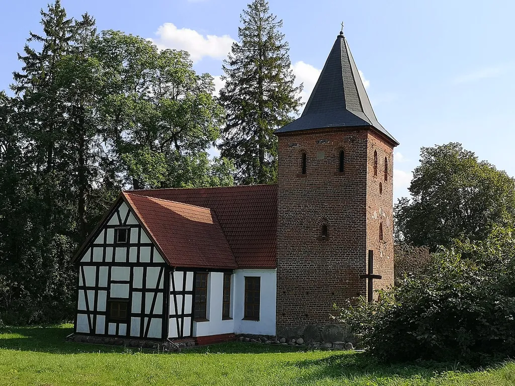 Charnowo; kościół