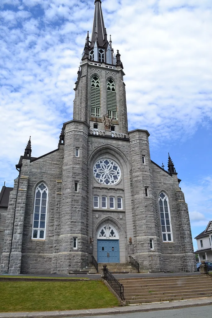 Vue de la face avant de l'église Saint-Louis-de-France d’East-Angus à East Angus au Québec