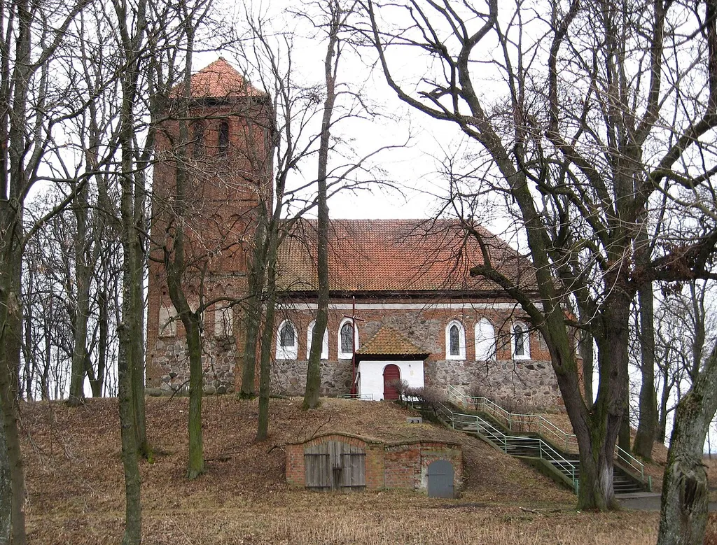 Kirche in Tołkiny.