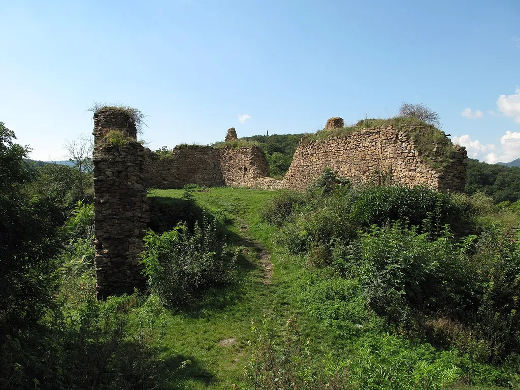Oparno Castle