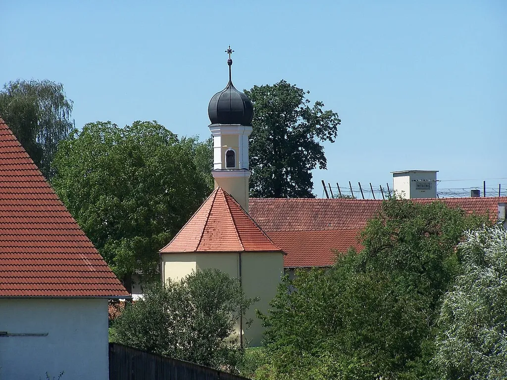 Obersüßbach, Ulrichsried. Filiankirche St. Ulrich. Spätgotische Anlage, barock ausgebaut; mit Ausstattung.
