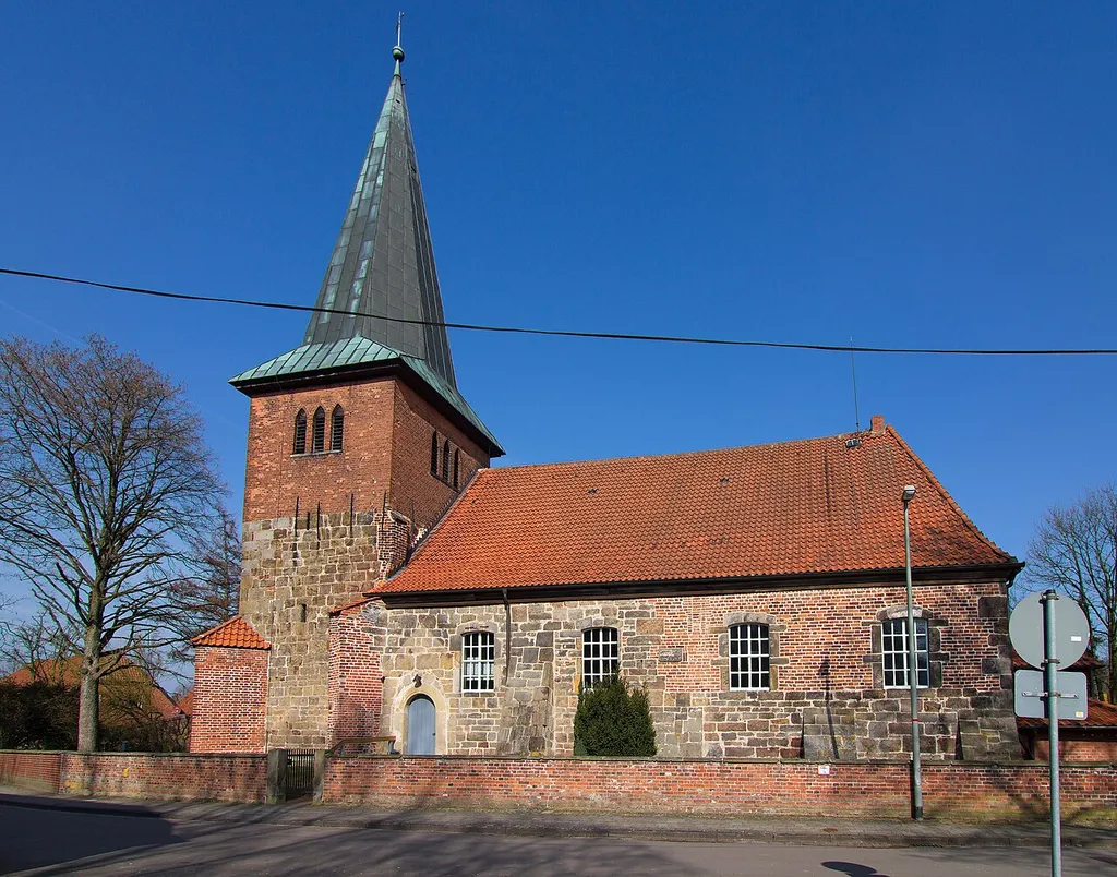 Die St.-Martin-Kirche in Holtorf (Nienburg) , Niedersachsen, Deutschland, wurde 1096 erstmals erwähnt..