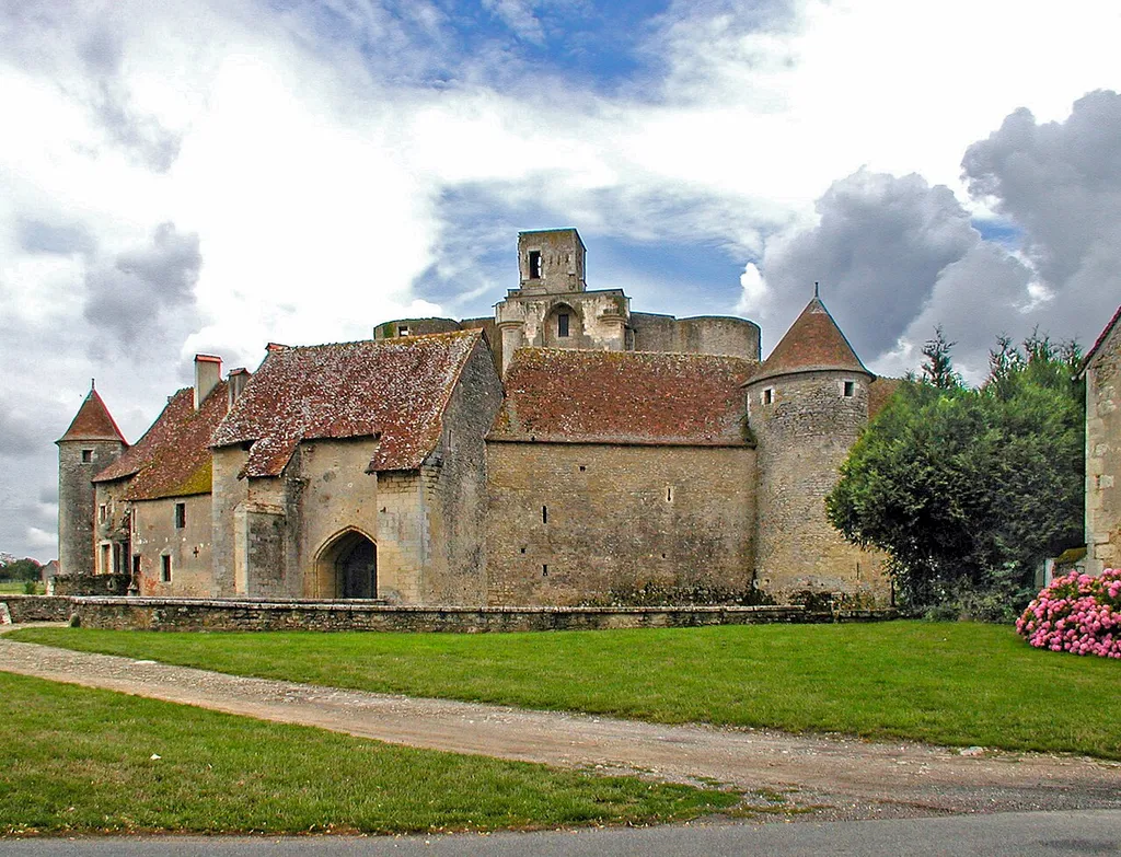 Castle of Sagonne, medieval castle entrance with its porch arch