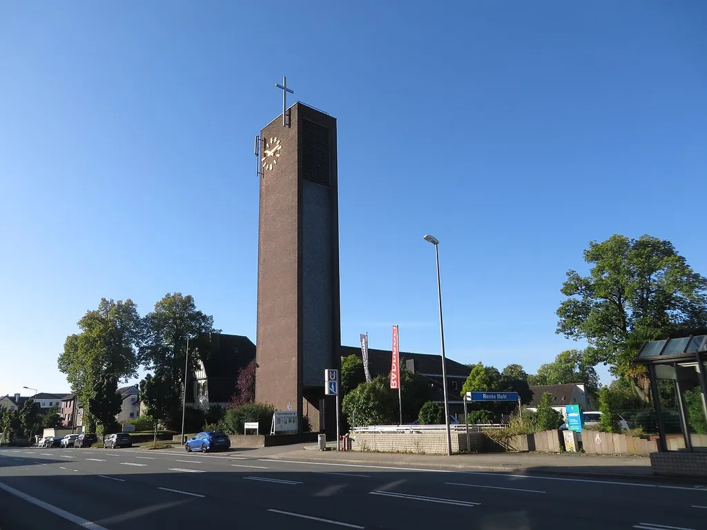 Trinitatiskirche Bochum-Riemke an der Herner Straße.