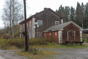 Harlu railway station building