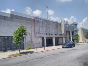 UA Kaufman Astoria Cinema 14