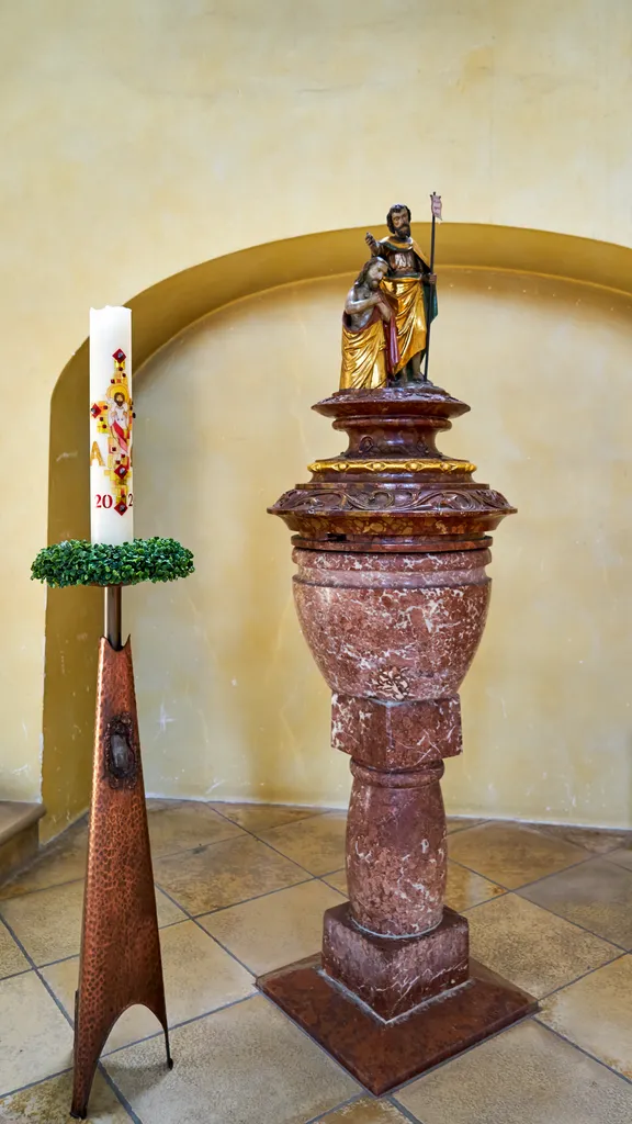 Die katholische Pfarrkirche St. Peter in Bayerbach (Rotthal–Inn), Taufbecken