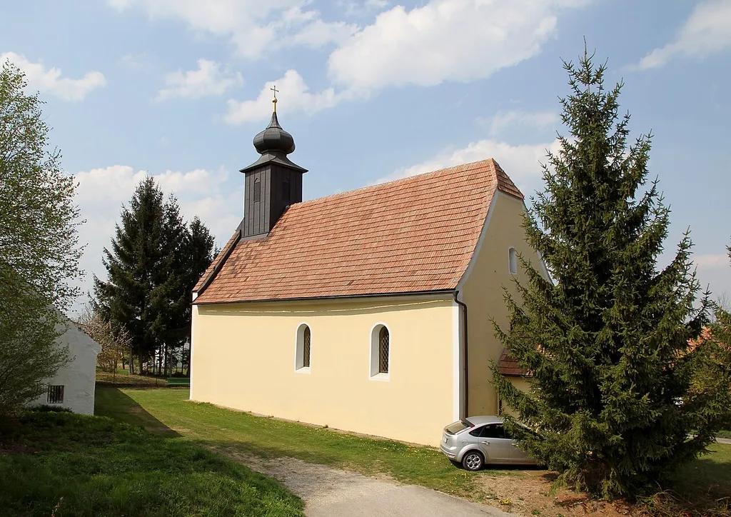 Katholische Filialkirche hl. Anna in Trasdorf, ein Ortsteil der niederösterreichischen Marktgemeinde Atzenbrugg.