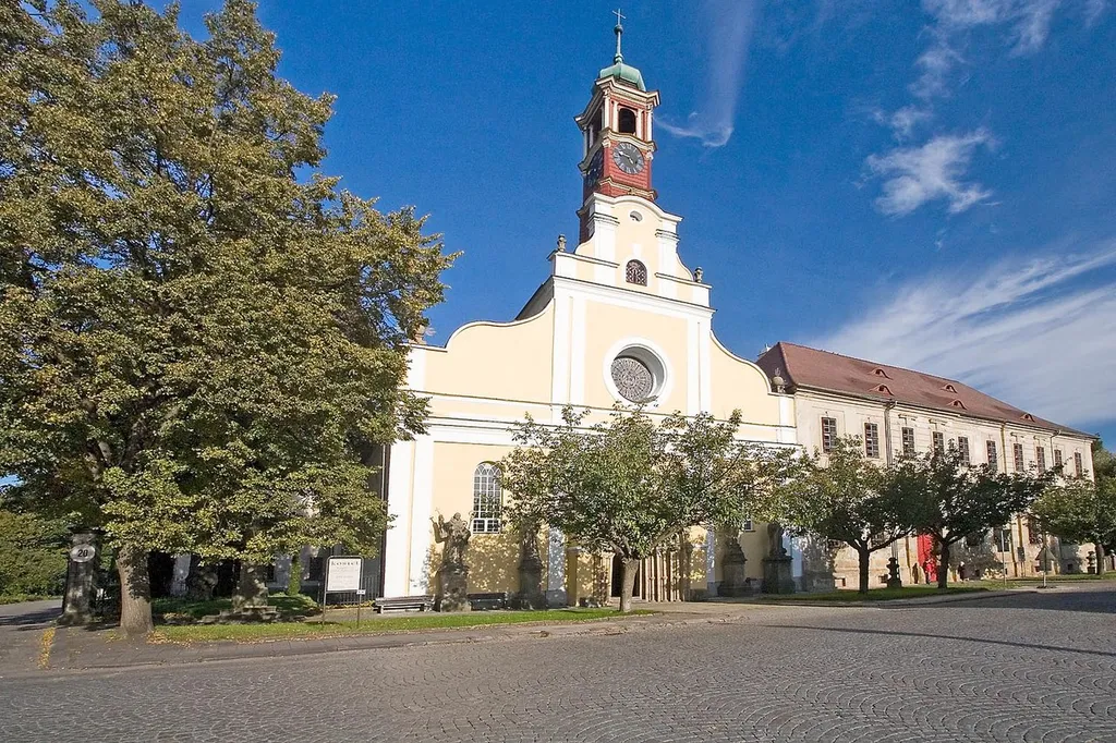 Police nad Metují - klášterní kostel Nanebevzetí Panny Marie