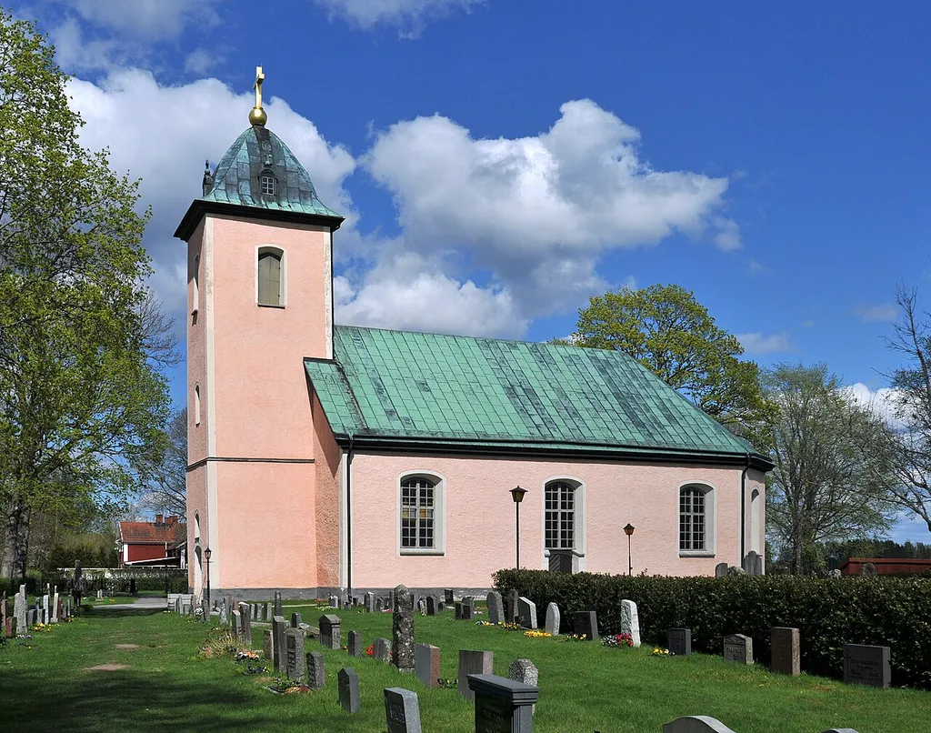 Lännäs kyrka i Lännäs, Örebro kommun. Församlingskyrka i Lännäs församling i Strängnäs stift.